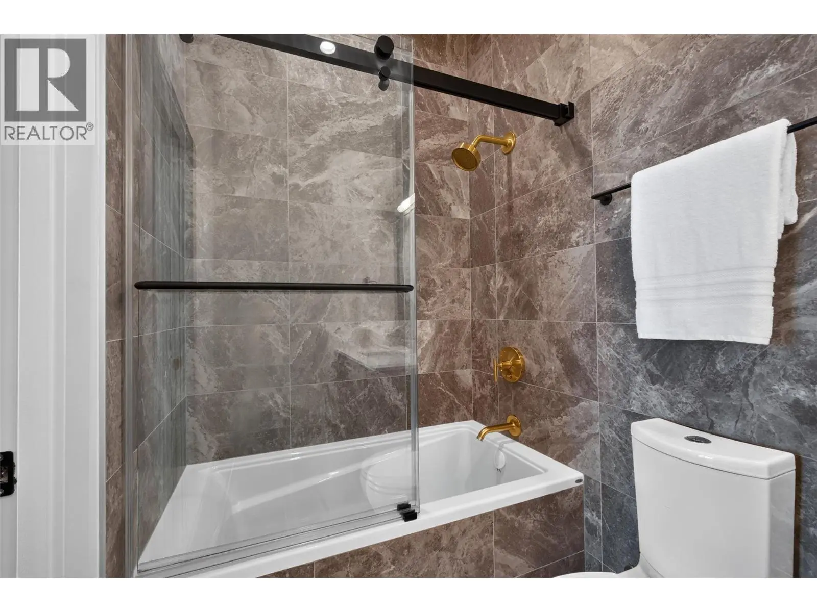 3800 Capozzi Road Unit# Ph2. Kelowna, British Columbia