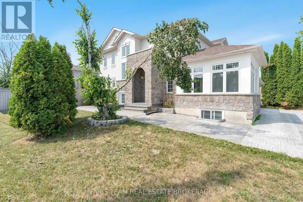 2 Vanessa Drive, Orillia