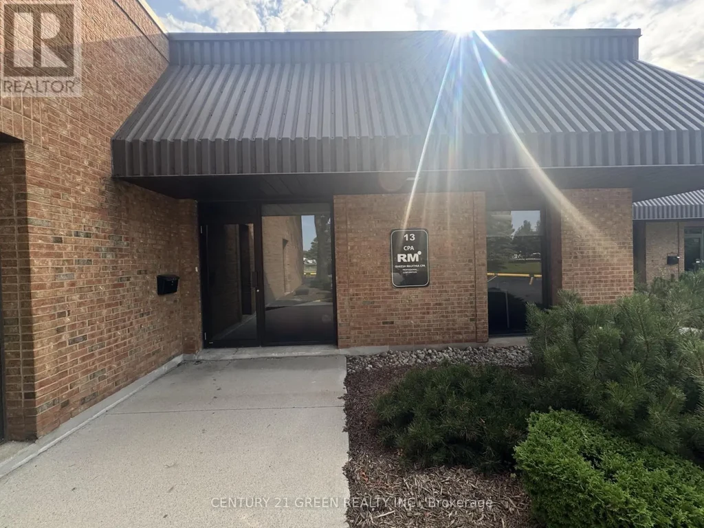 13 - 250 Wyecroft Road, Oakville (QE Queen Elizabeth)