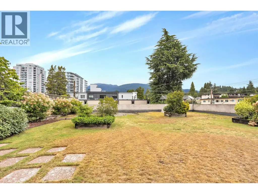 303 150 E 15th Street, North Vancouver
