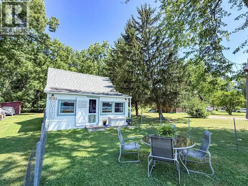 2024 River Road, Wallaceburg