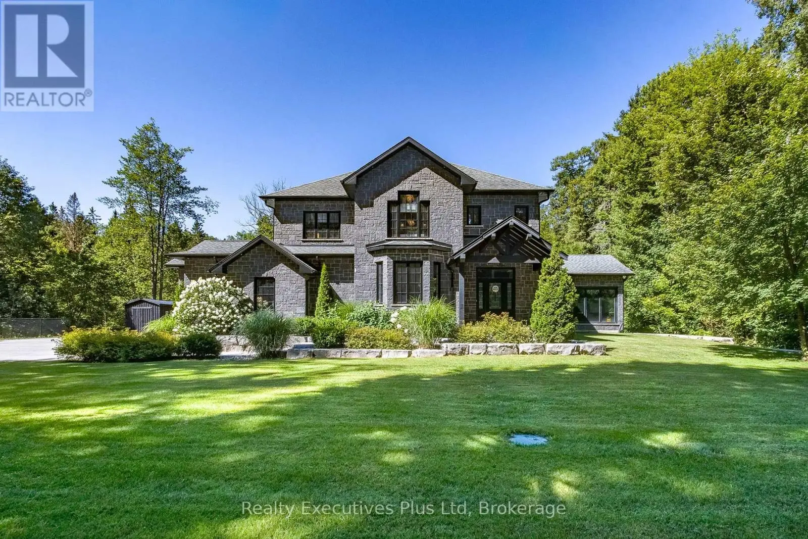 27 Kingfisher Crescent, Tiny