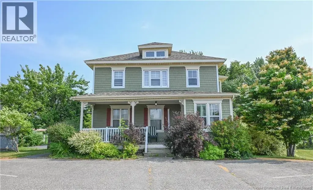 98 Saint-pierre Ouest Boulevard, Caraquet
