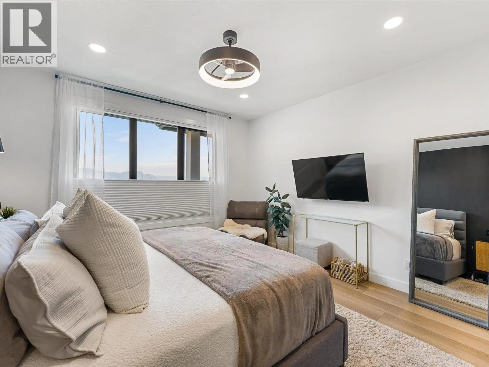 208 Skyland Drive. Kelowna, British Columbia