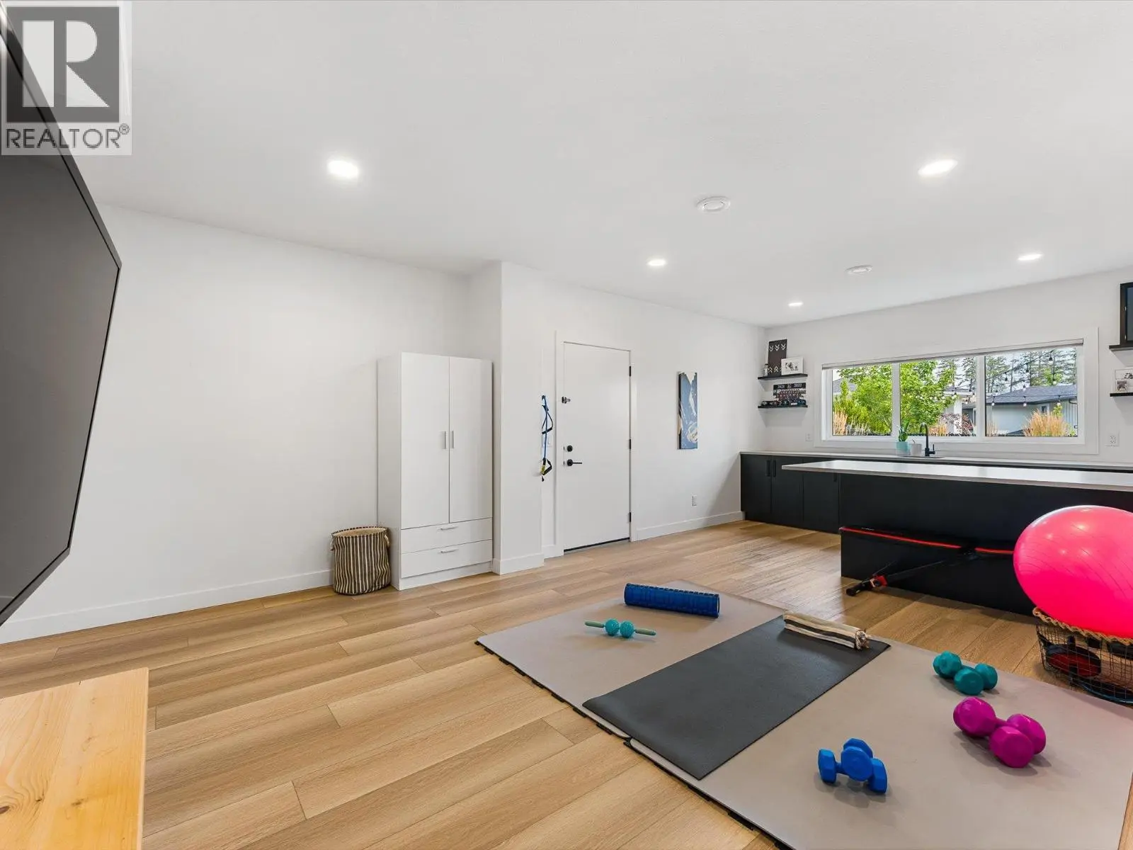 208 Skyland Drive. Kelowna, British Columbia