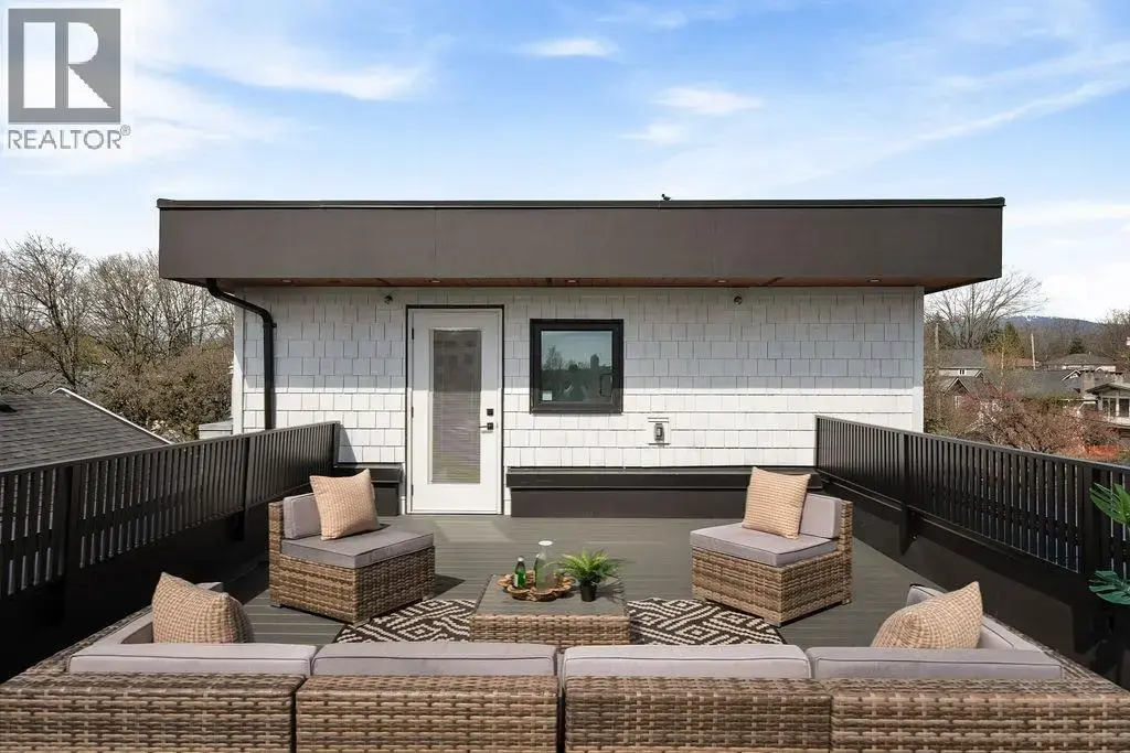 1 2282 E 8th Avenue, Vancouver