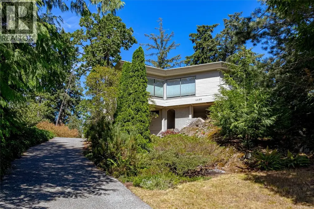 4468 Autumnwood Lane, Saanich