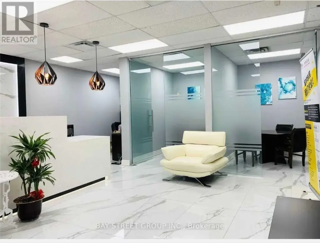 207 - 7050 Woodbine Avenue, Markham (Milliken Mills West)