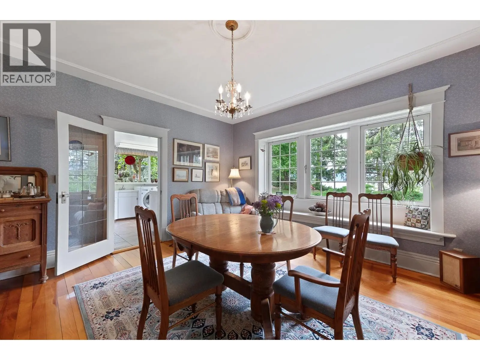 4852-4858 Lakeshore Road. Kelowna, British Columbia