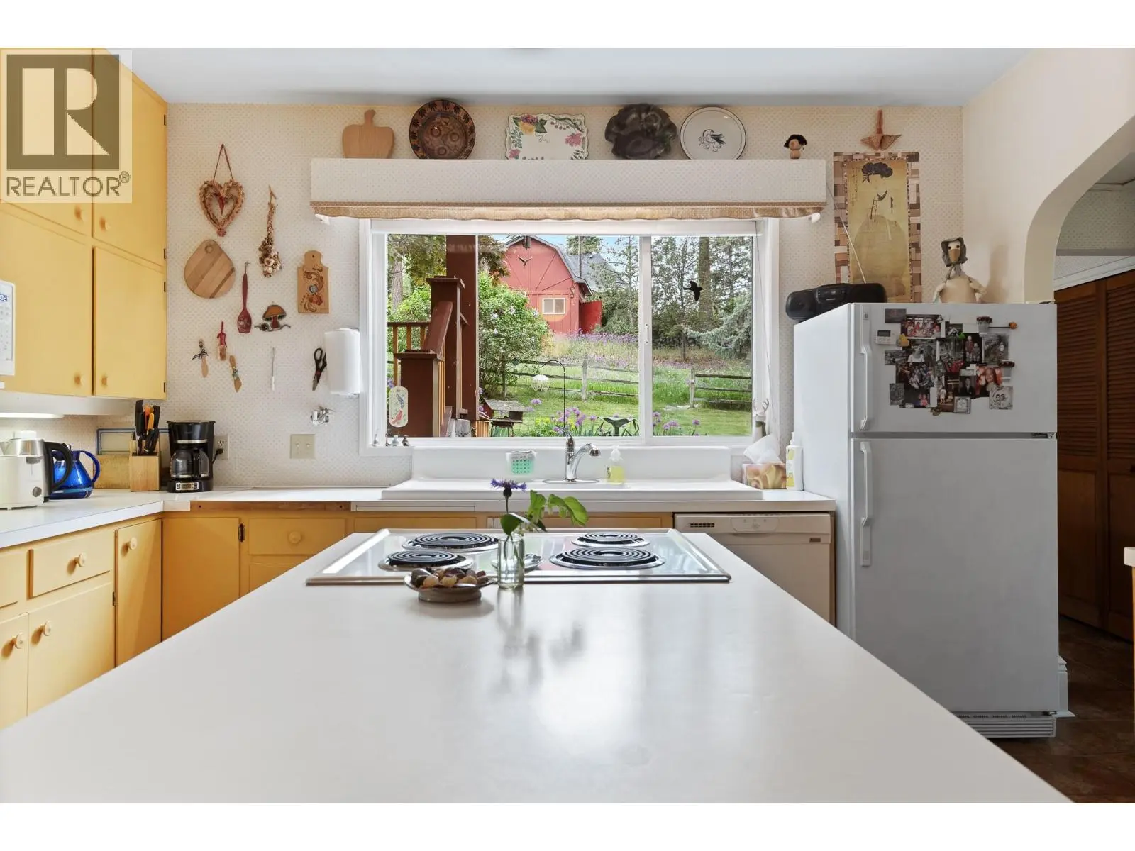4852-4858 Lakeshore Road. Kelowna, British Columbia