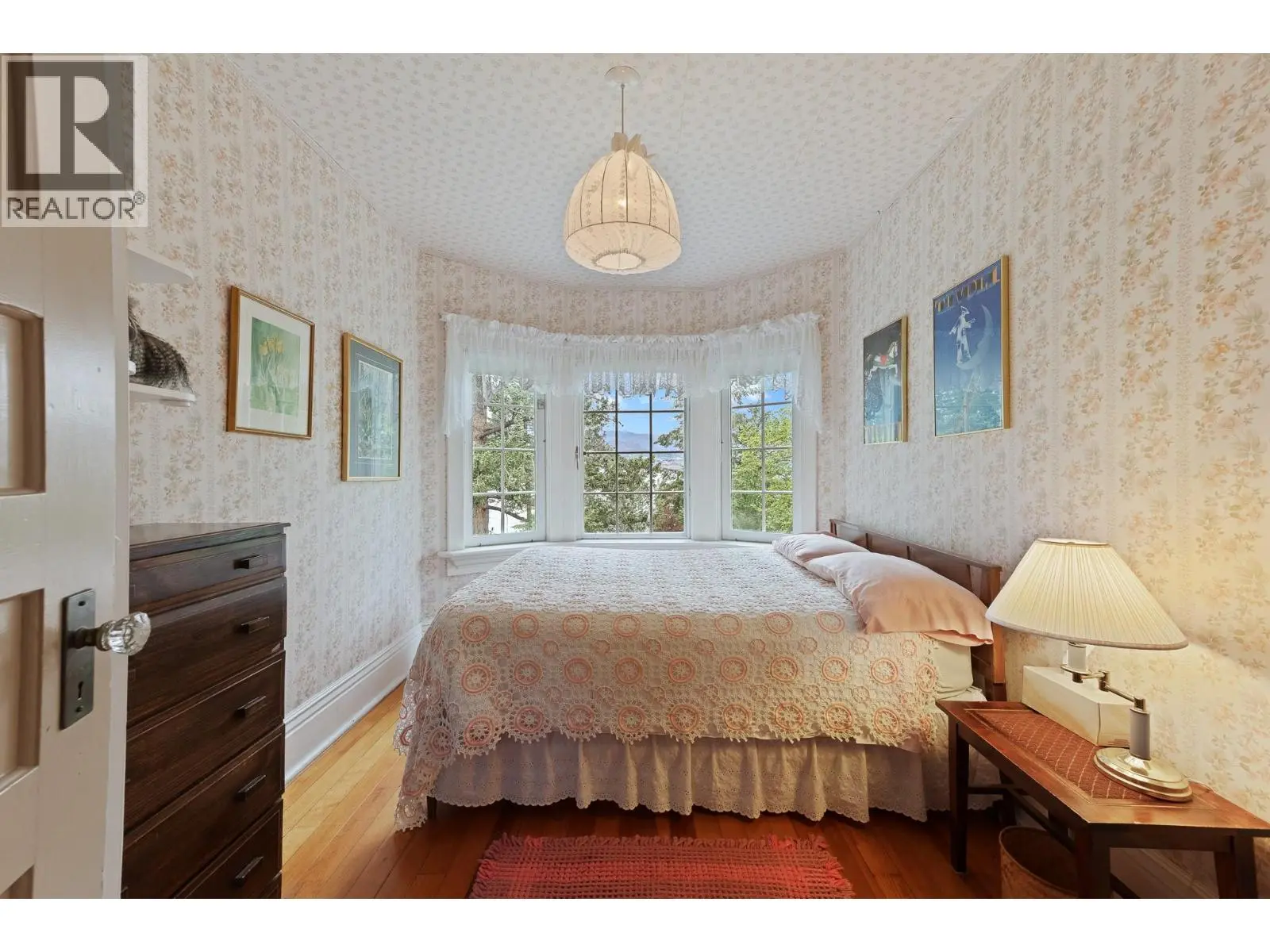4852-4858 Lakeshore Road. Kelowna, British Columbia