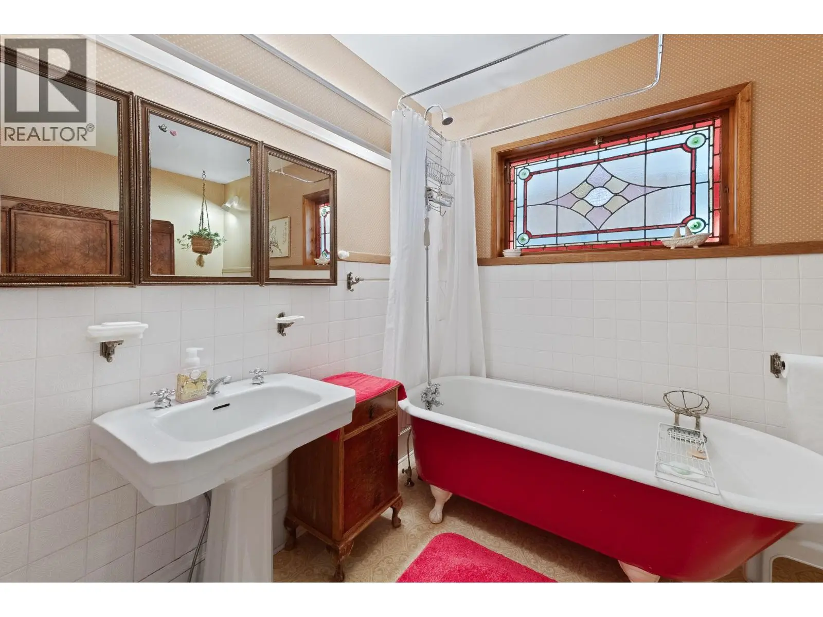 4852-4858 Lakeshore Road. Kelowna, British Columbia