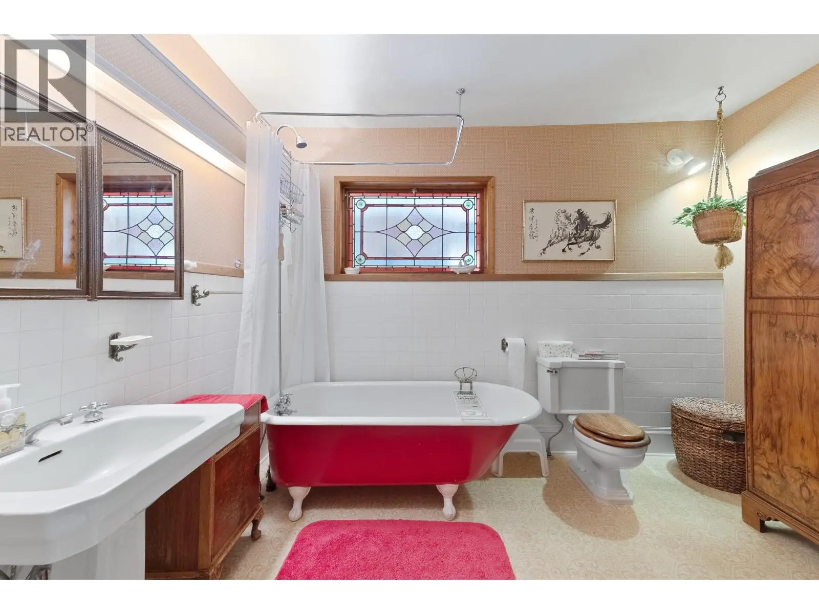 4852-4858 Lakeshore Road. Kelowna, British Columbia