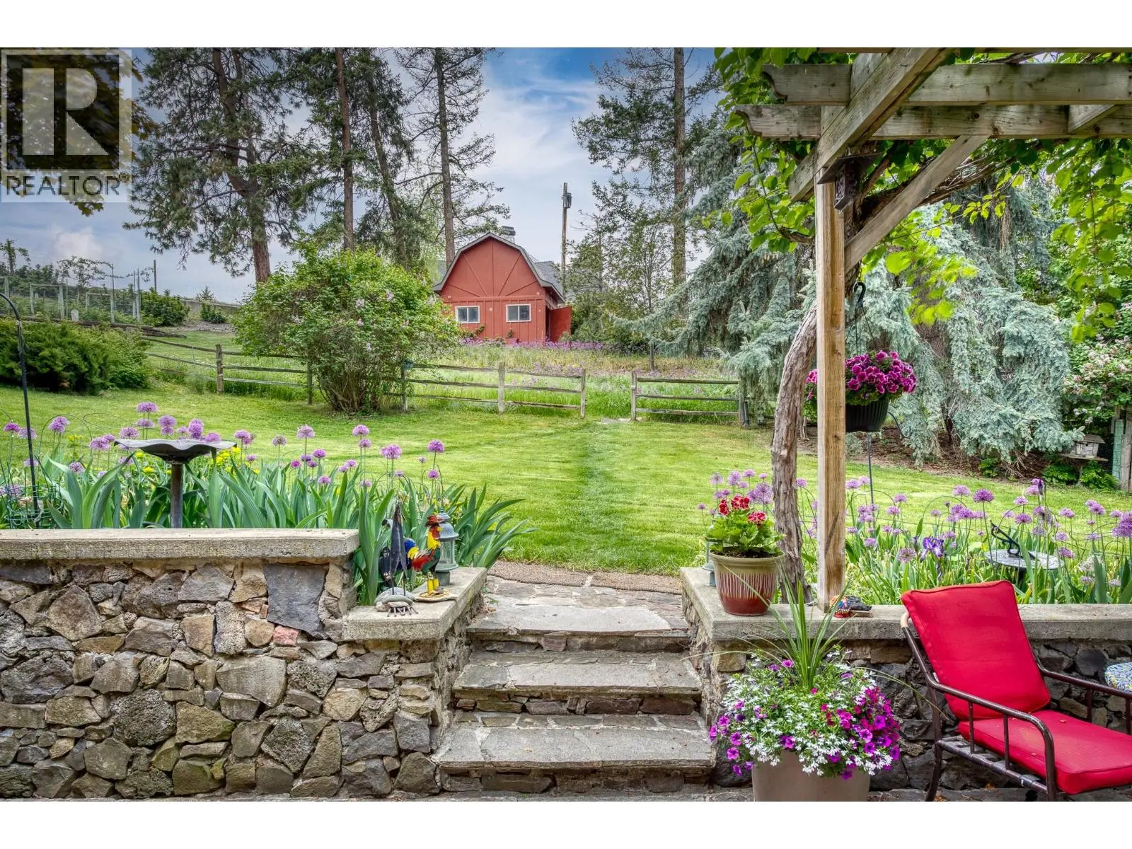 4852-4858 Lakeshore Road. Kelowna, British Columbia