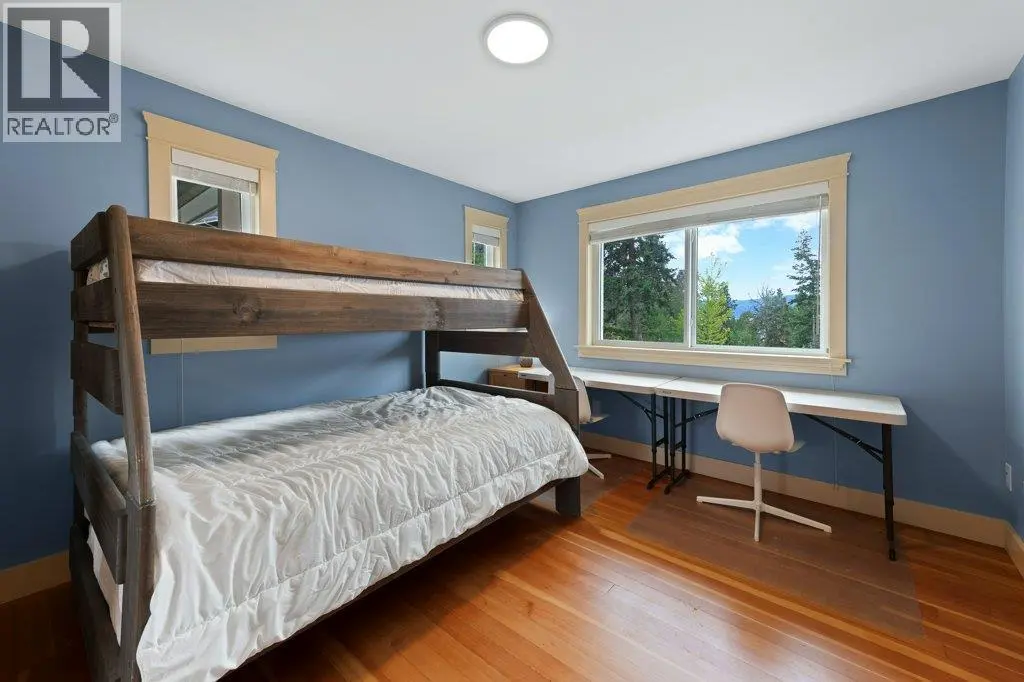 4852-4858 Lakeshore Road. Kelowna, British Columbia