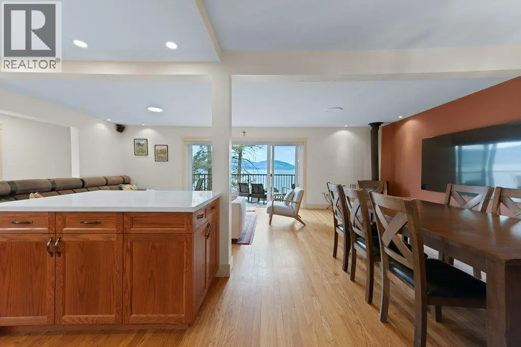4852-4858 Lakeshore Road. Kelowna, British Columbia