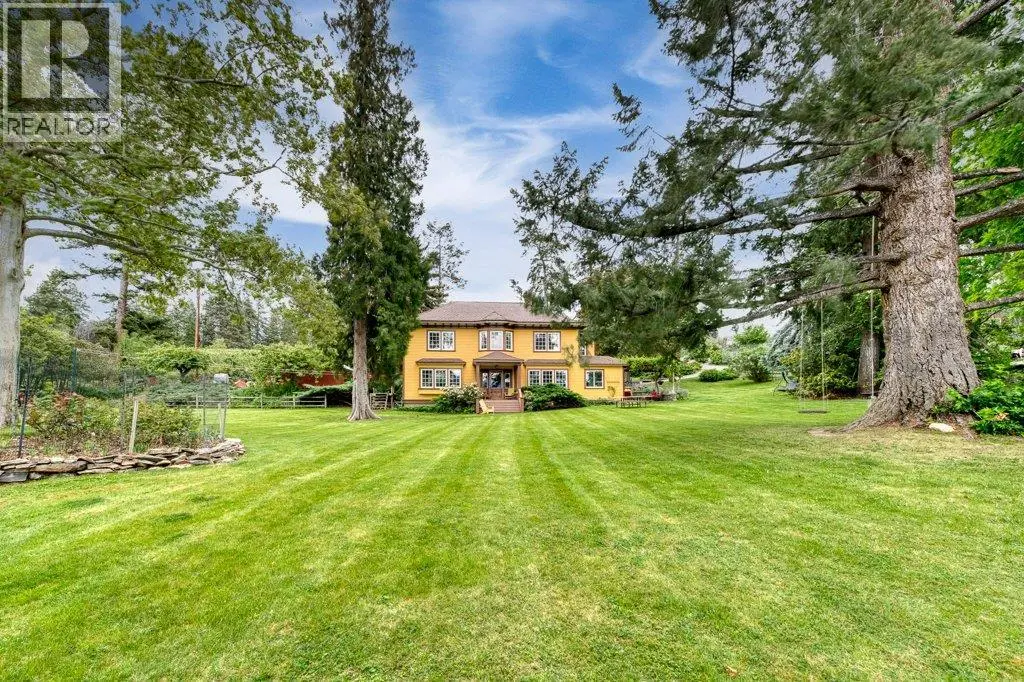 4852-4858 Lakeshore Road. Kelowna, British Columbia