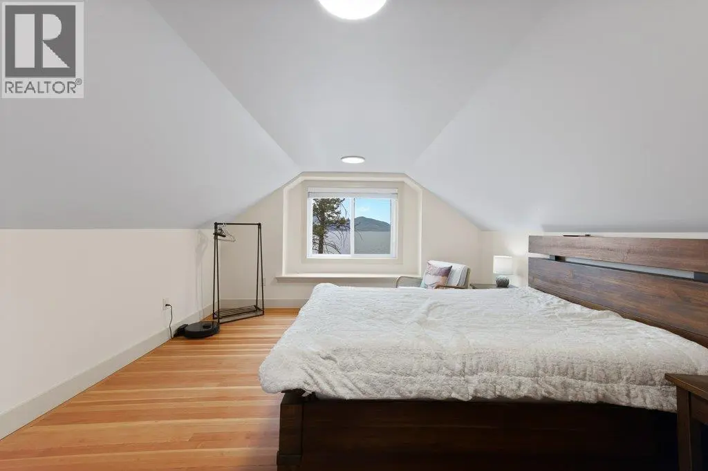 4852-4858 Lakeshore Road. Kelowna, British Columbia