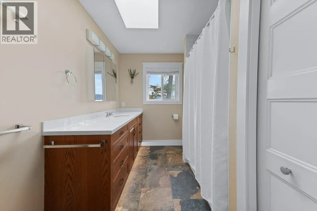 4852-4858 Lakeshore Road. Kelowna, British Columbia