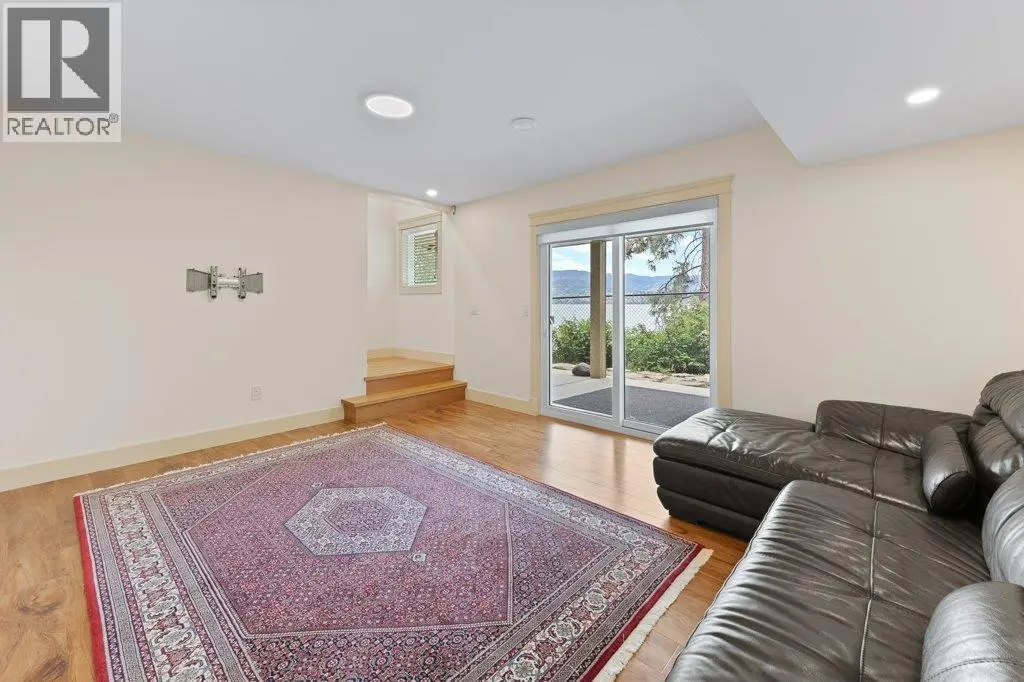 4852-4858 Lakeshore Road. Kelowna, British Columbia