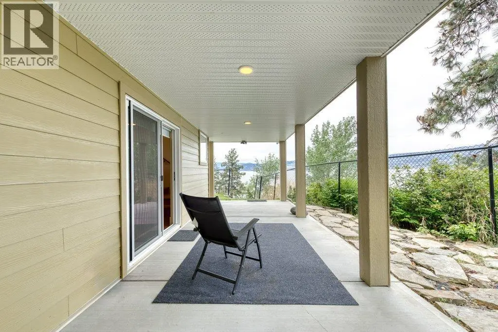 4852-4858 Lakeshore Road. Kelowna, British Columbia