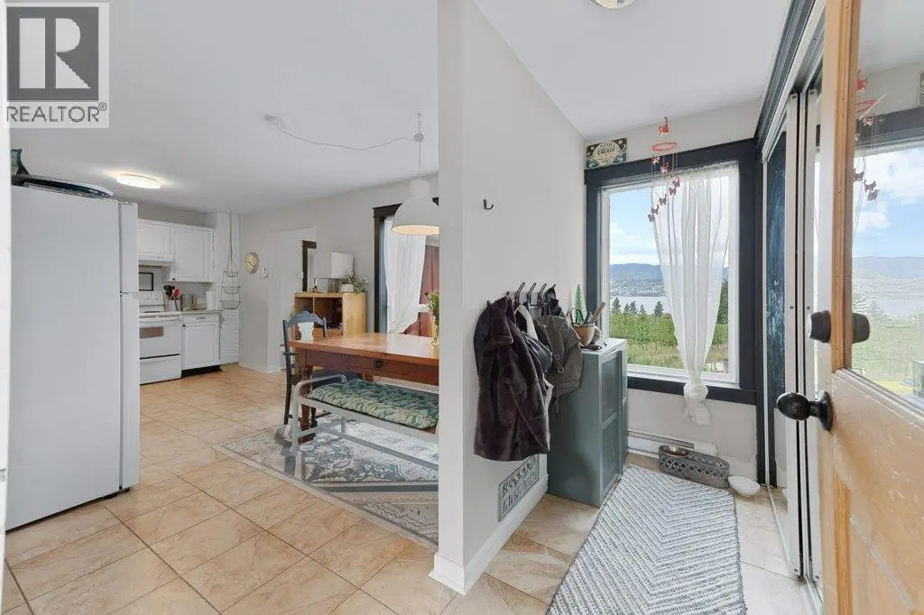 4852-4858 Lakeshore Road. Kelowna, British Columbia