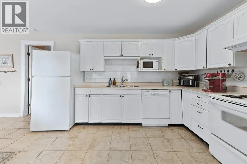 4852-4858 Lakeshore Road. Kelowna, British Columbia
