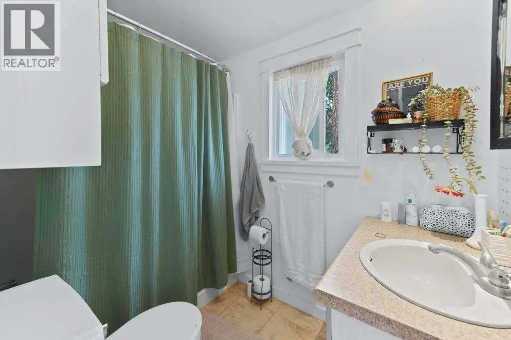4852-4858 Lakeshore Road. Kelowna, British Columbia