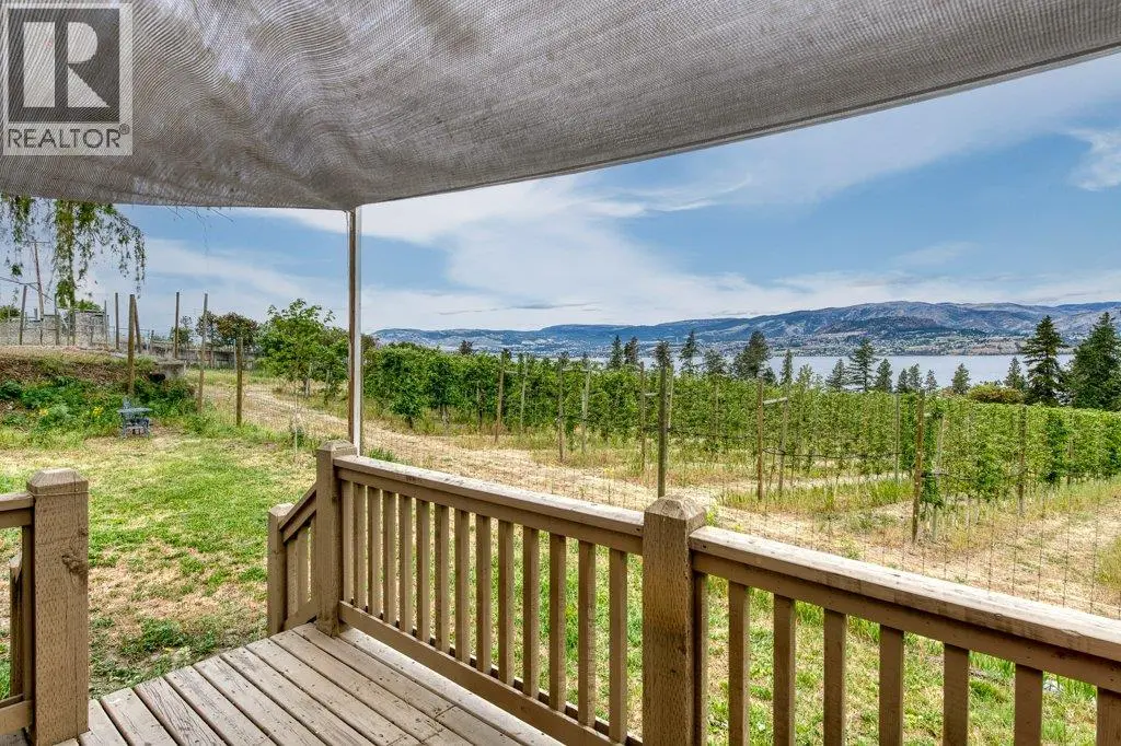 4852-4858 Lakeshore Road. Kelowna, British Columbia