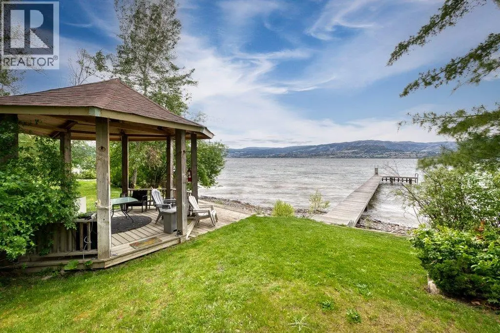 4852-4858 Lakeshore Road. Kelowna, British Columbia