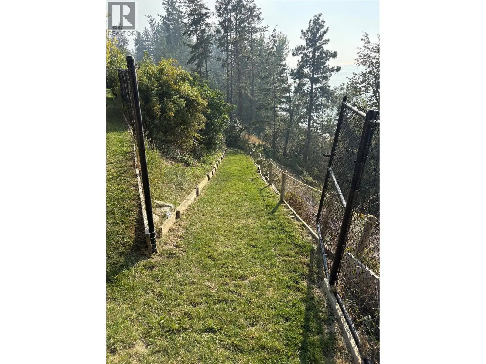 4852-4858 Lakeshore Road. Kelowna, British Columbia