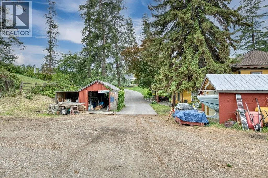 4852-4858 Lakeshore Road. Kelowna, British Columbia