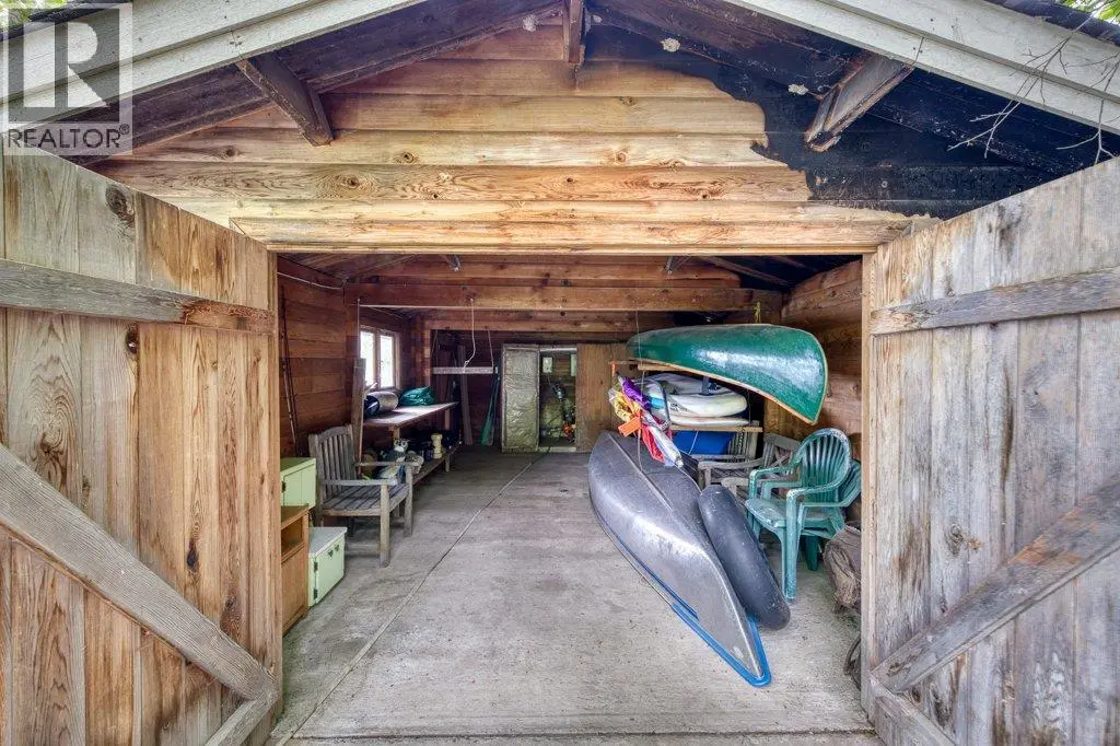 4852-4858 Lakeshore Road. Kelowna, British Columbia