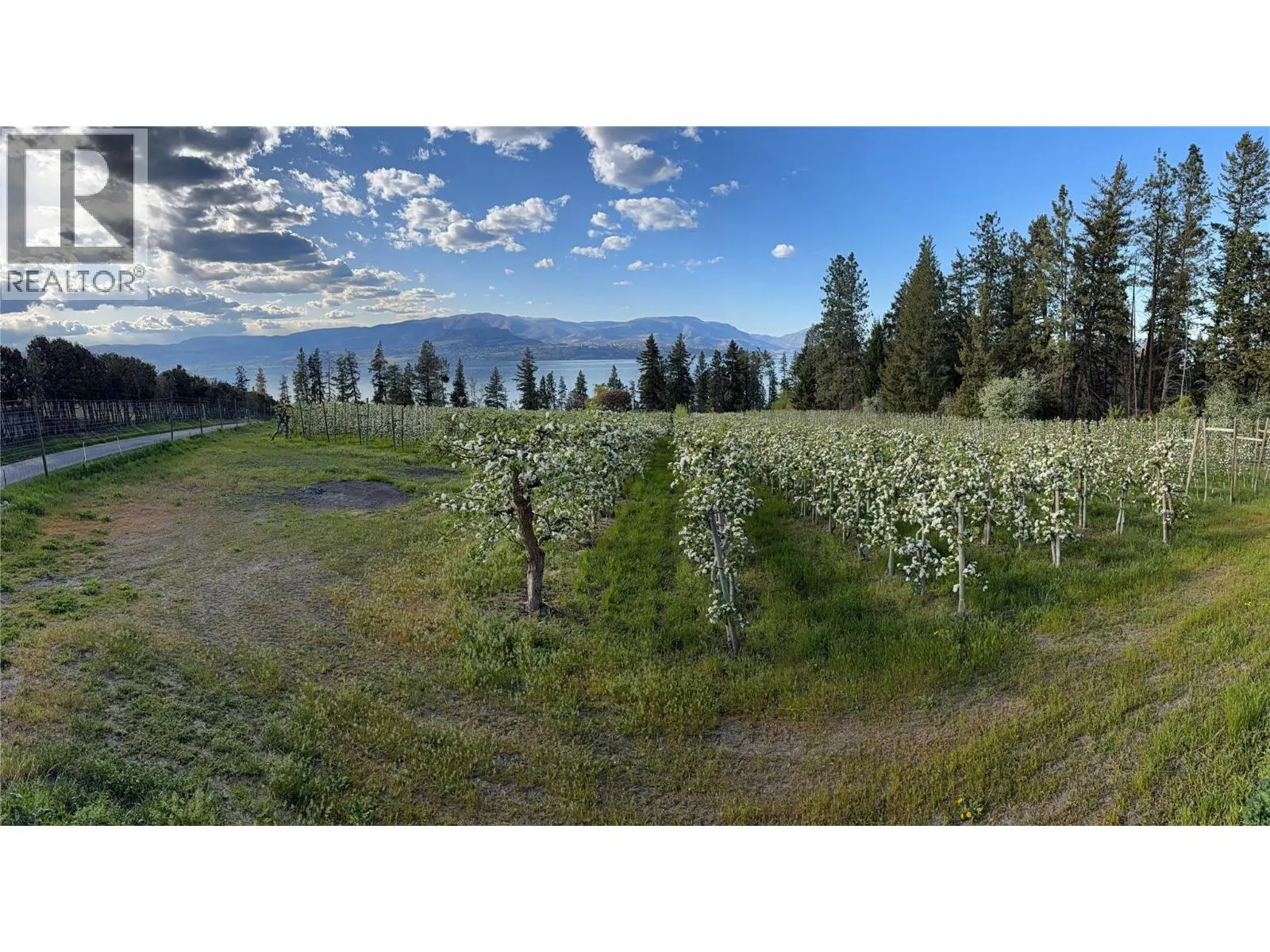 4852-4858 Lakeshore Road. Kelowna, British Columbia