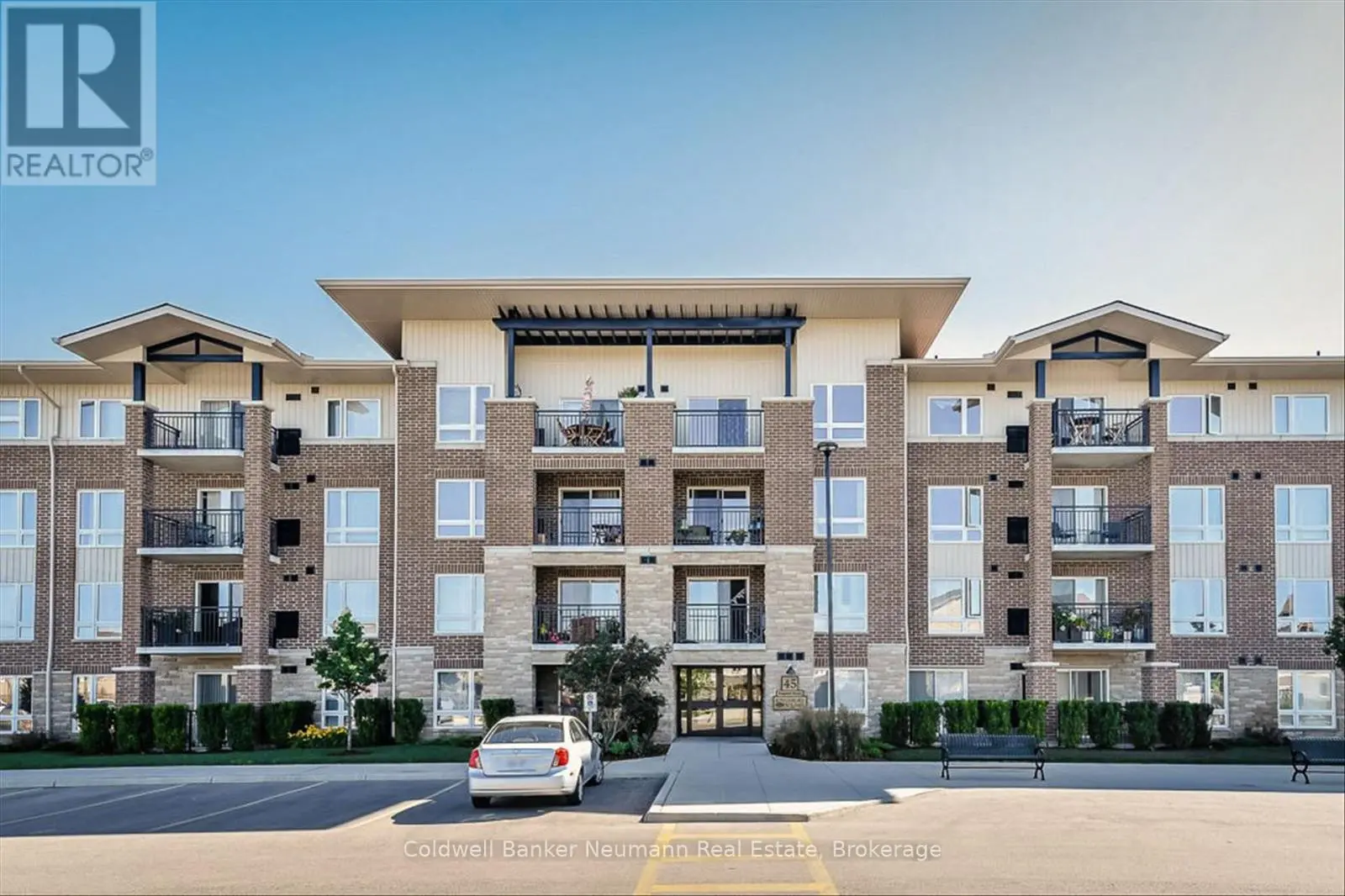 301 - 45 Kingsbury Square, Guelph (Pineridge/Westminster Woods)