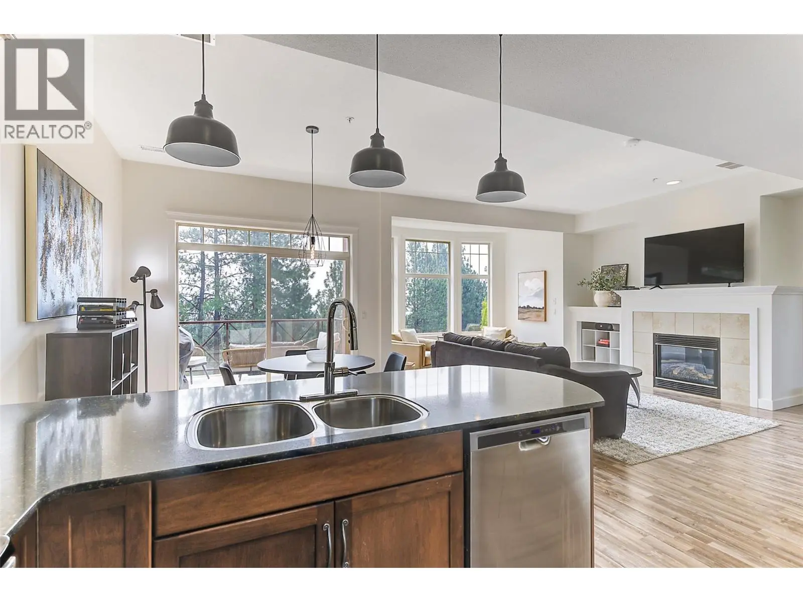 1795 Country Club Drive Unit# 204. Kelowna, British Columbia