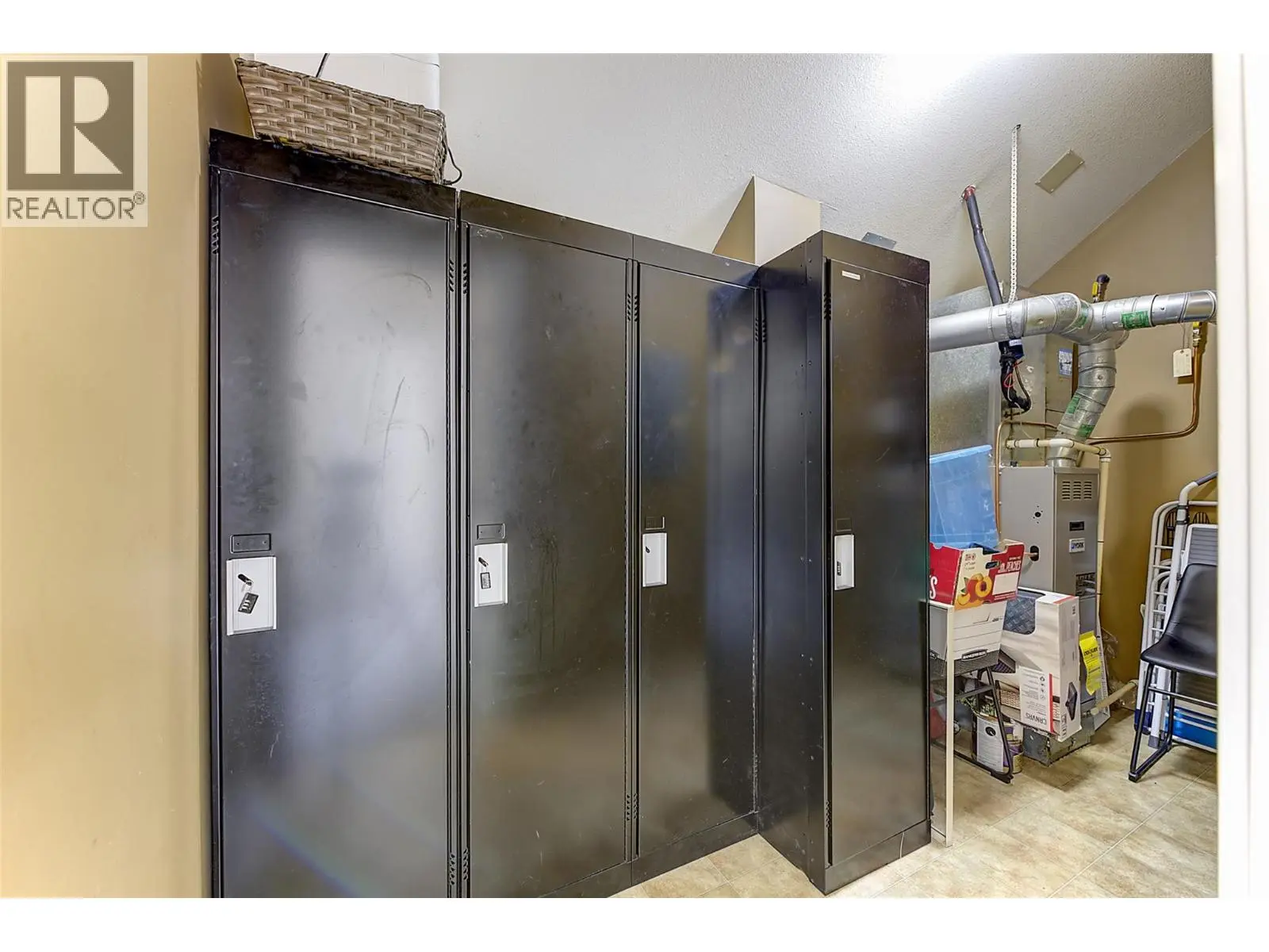 1795 Country Club Drive Unit# 204. Kelowna, British Columbia