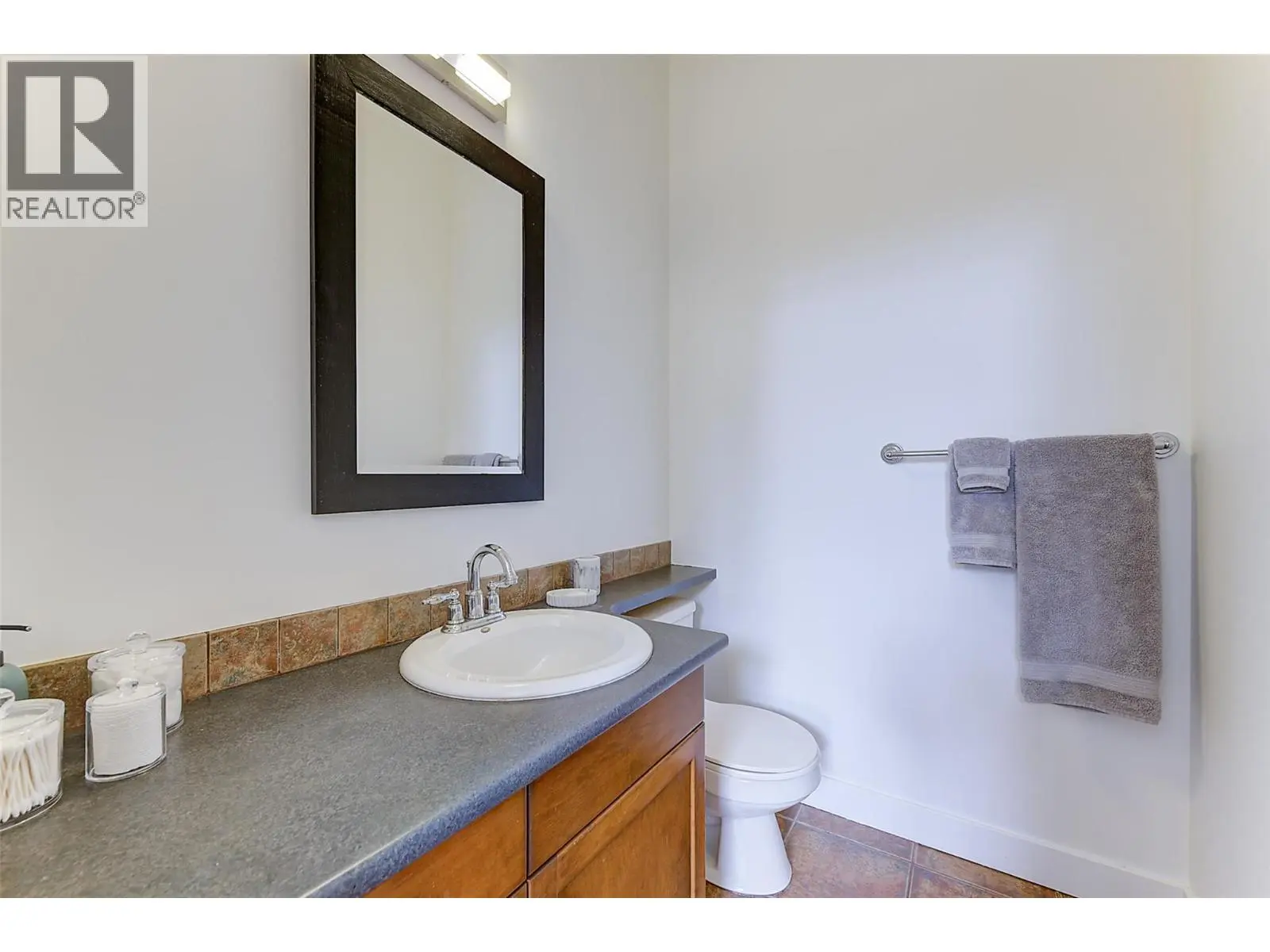 1795 Country Club Drive Unit# 204. Kelowna, British Columbia