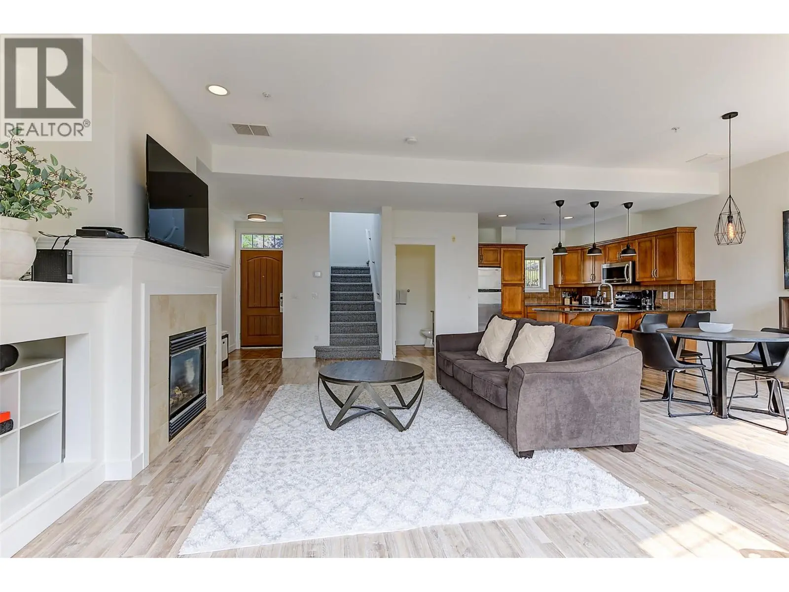 1795 Country Club Drive Unit# 204. Kelowna, British Columbia