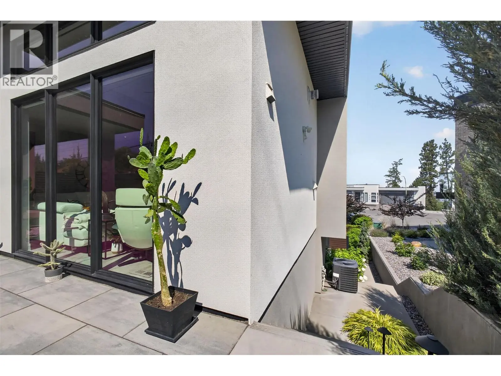 537 Hawes Court. Kelowna, British Columbia