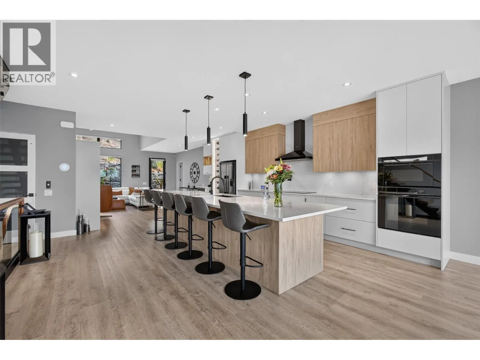 537 Hawes Court. Kelowna, British Columbia