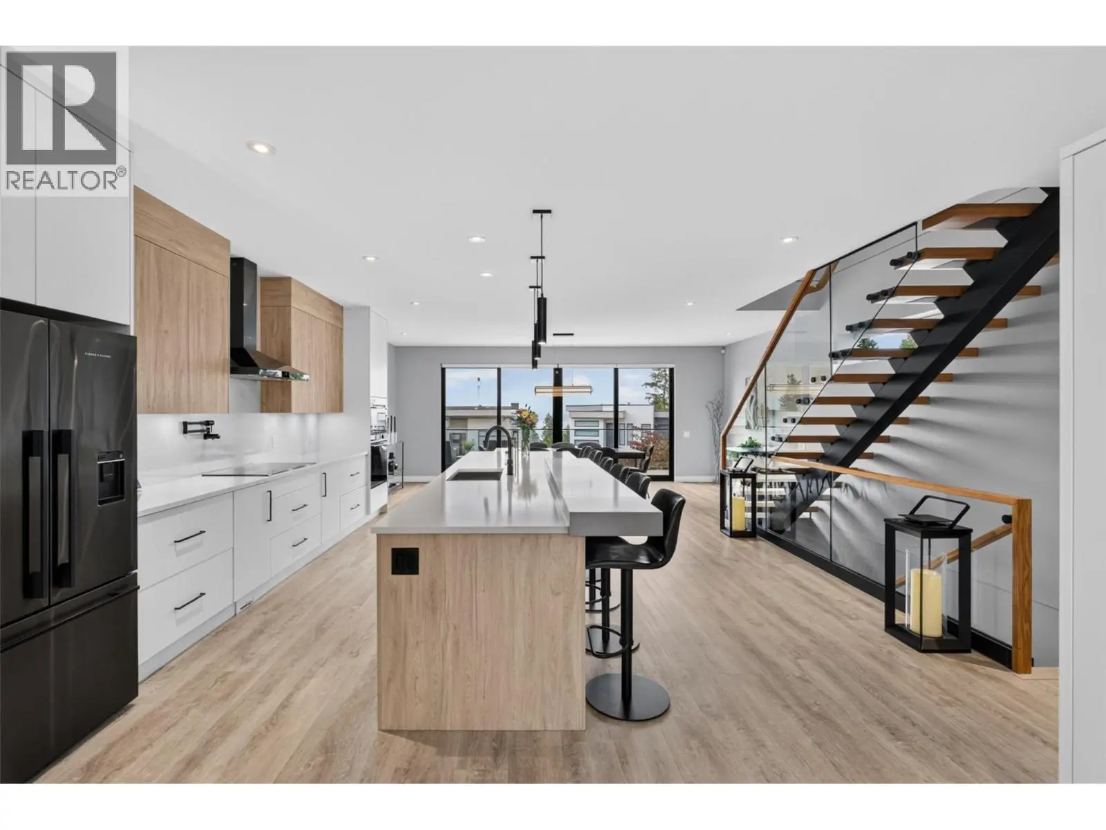 537 Hawes Court. Kelowna, British Columbia