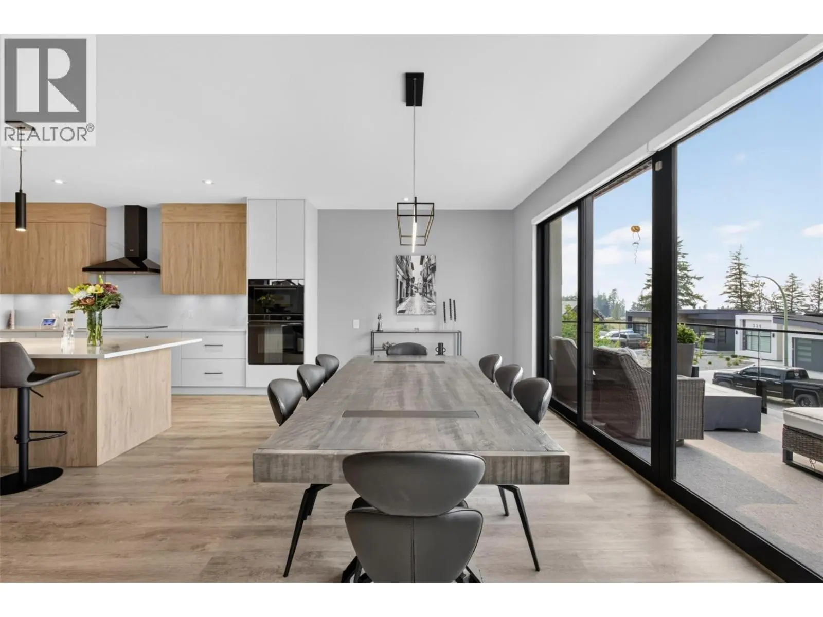 537 Hawes Court. Kelowna, British Columbia