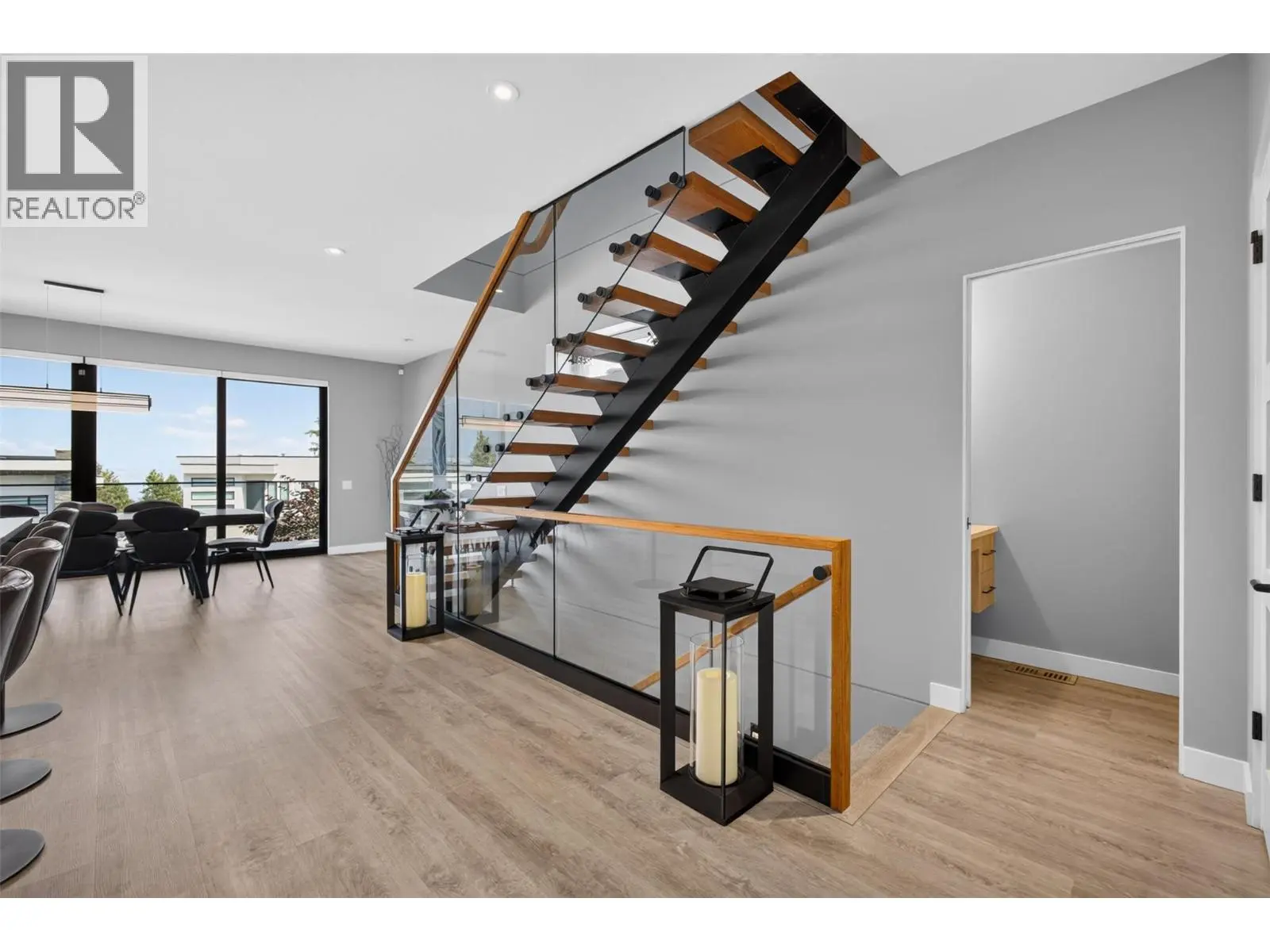 537 Hawes Court. Kelowna, British Columbia