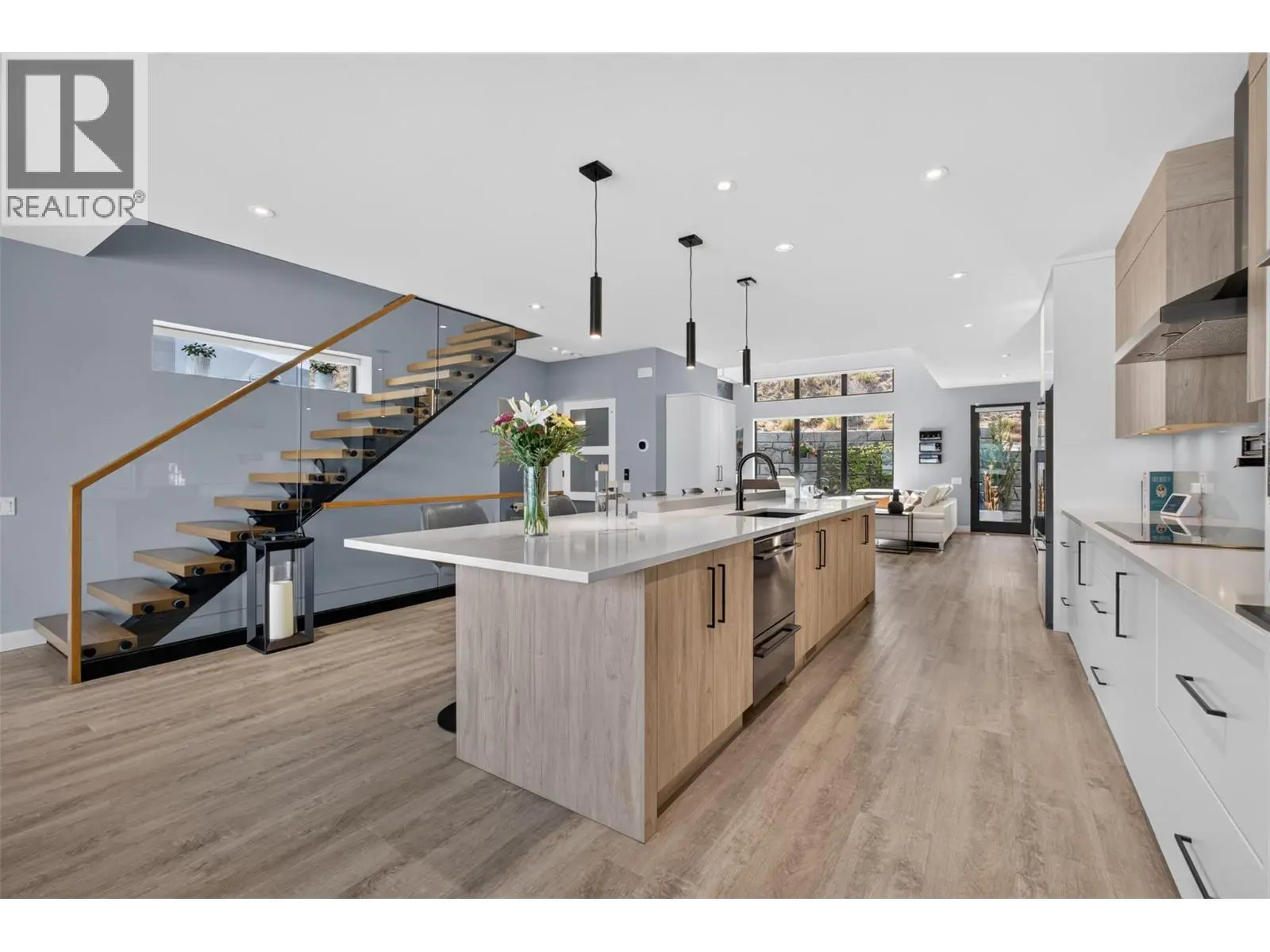 537 Hawes Court. Kelowna, British Columbia
