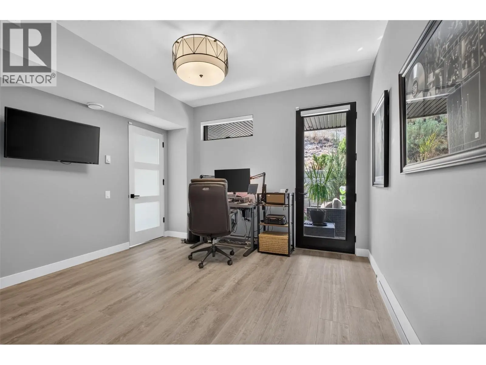 537 Hawes Court. Kelowna, British Columbia