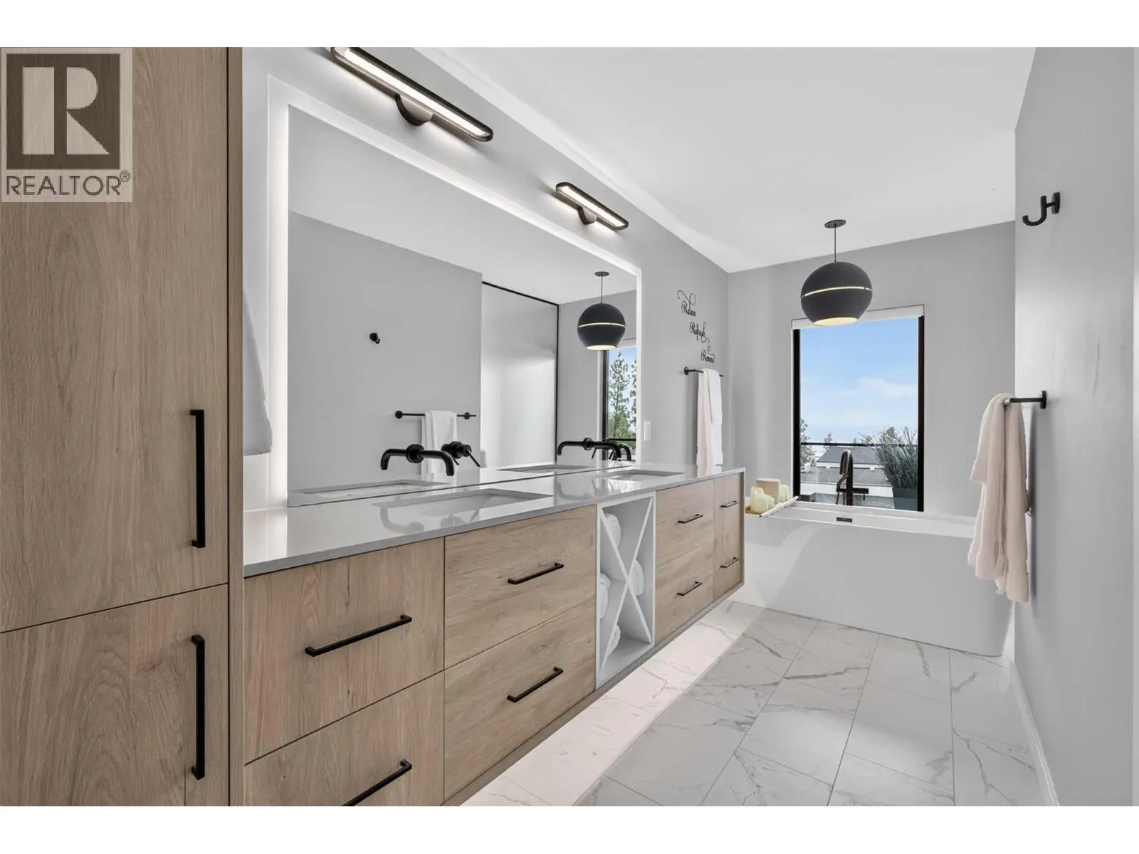 537 Hawes Court. Kelowna, British Columbia