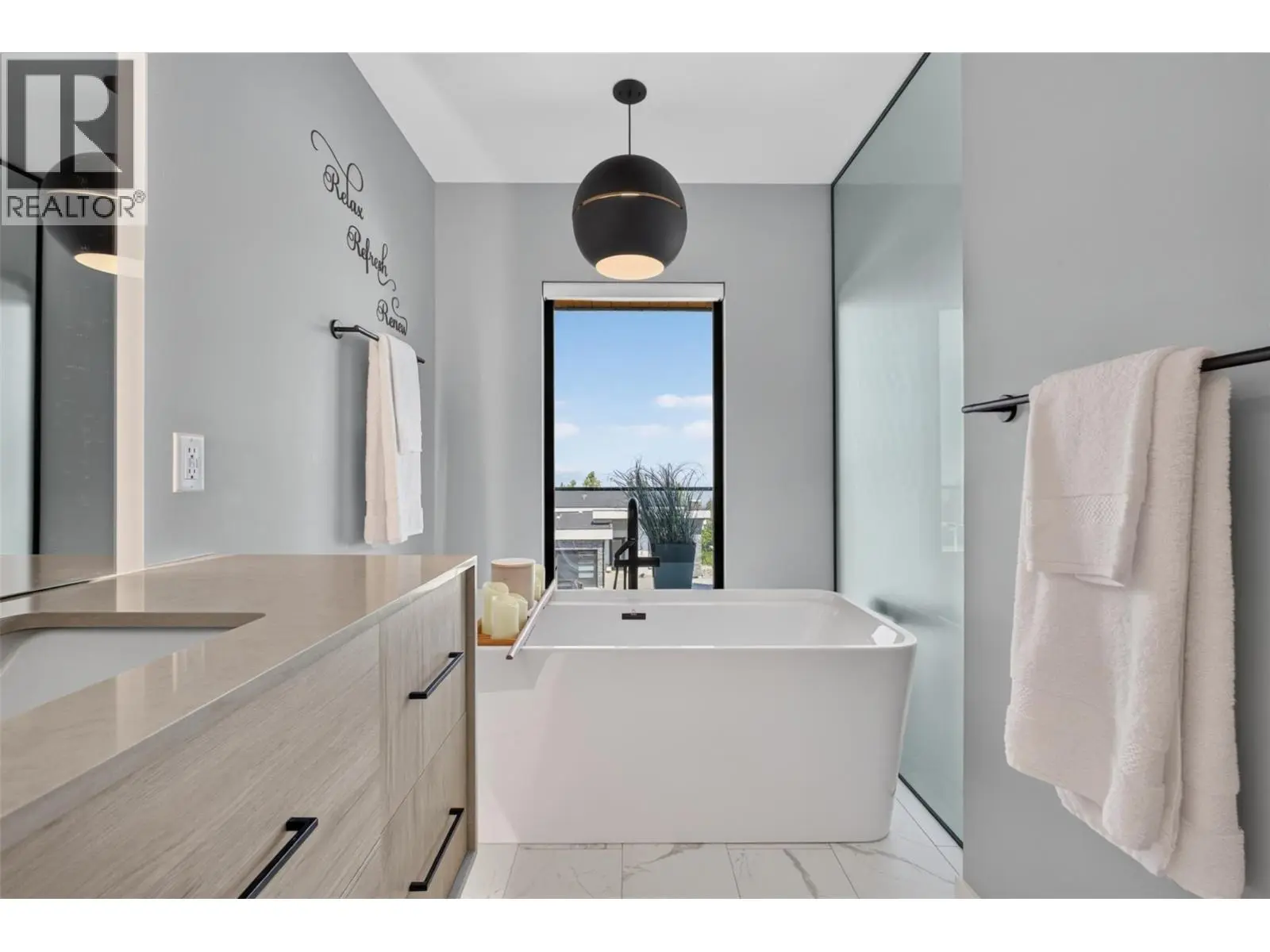 537 Hawes Court. Kelowna, British Columbia