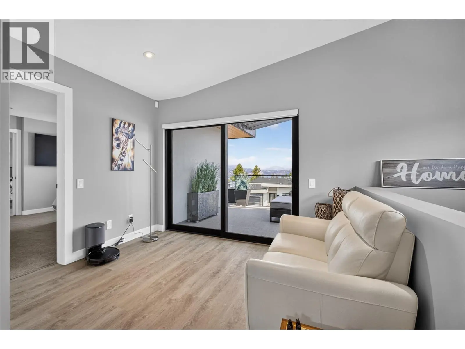 537 Hawes Court. Kelowna, British Columbia
