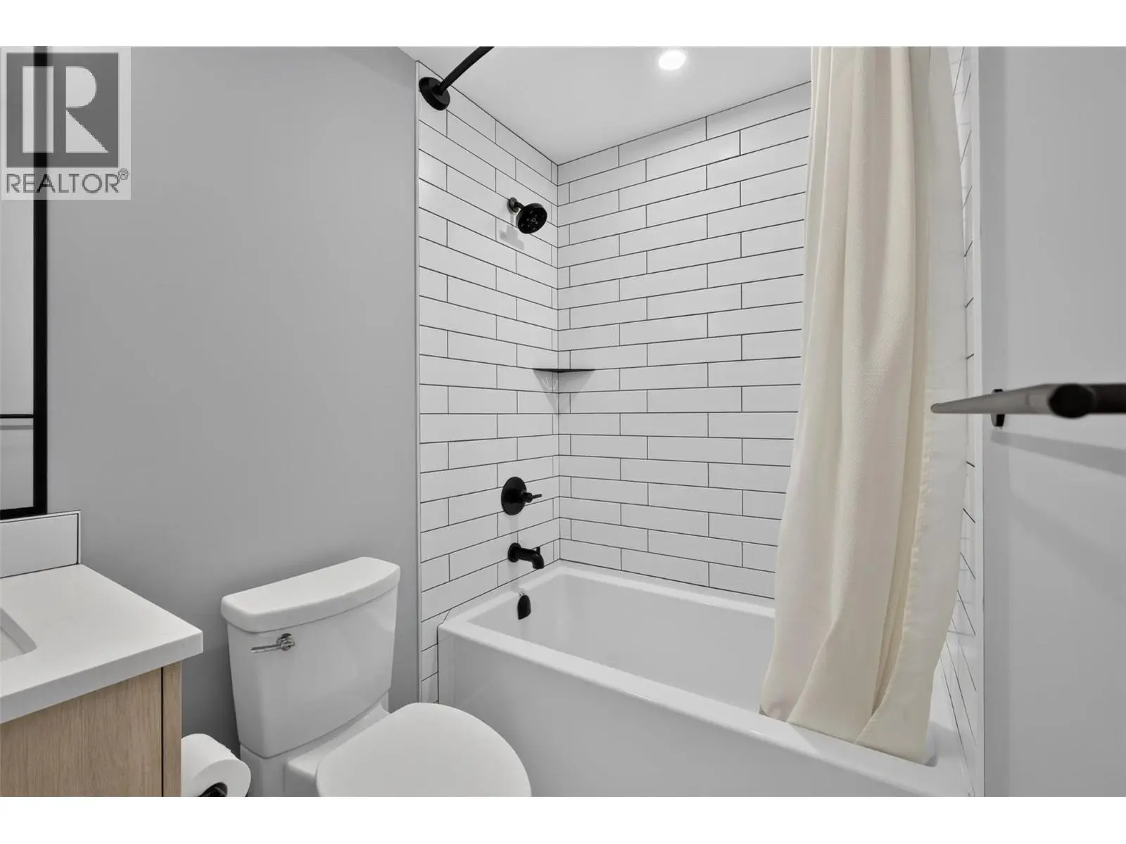 537 Hawes Court. Kelowna, British Columbia